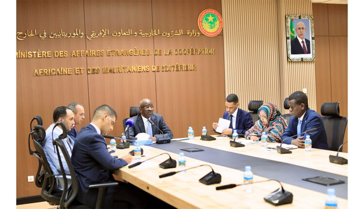 وزير الشؤون الخارجية يترأس اجتماعا مع رؤساء البعثات الدبلوماسية