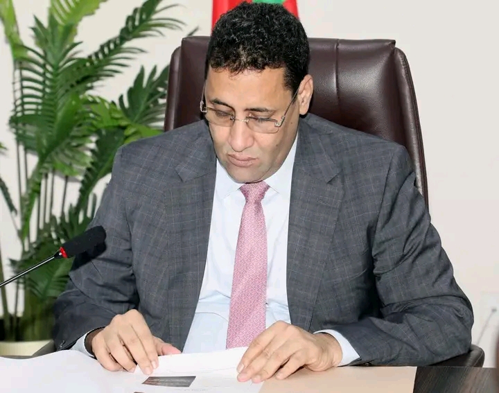 الوزير الأول يترأس اجتماعاً وزارياً حول مشروع قانون الصناعة التقليدية