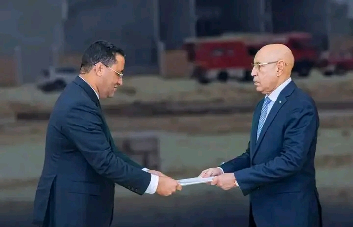 الوزير الأول يقدم استقالة حكومته للرئيس الغزواني