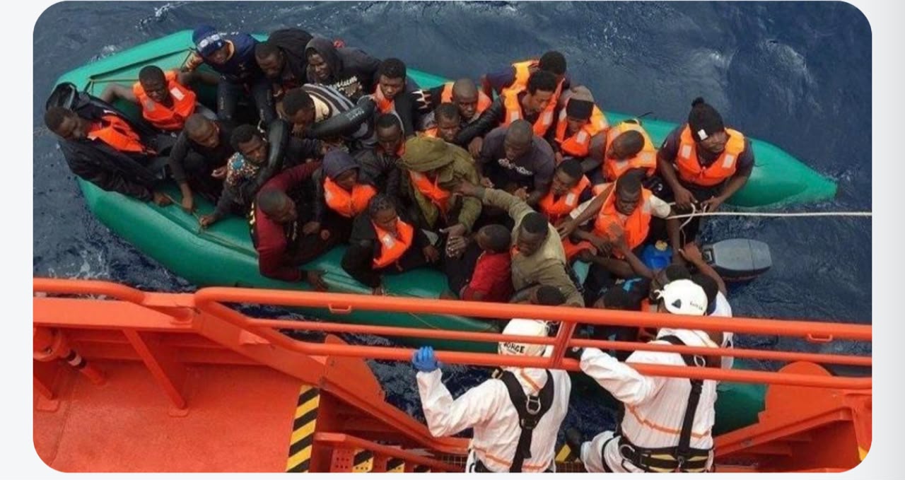 غرق قارب مهاجرين قبالة جزر الكناري ومخاوف من فقدان عشرات الأشخاص