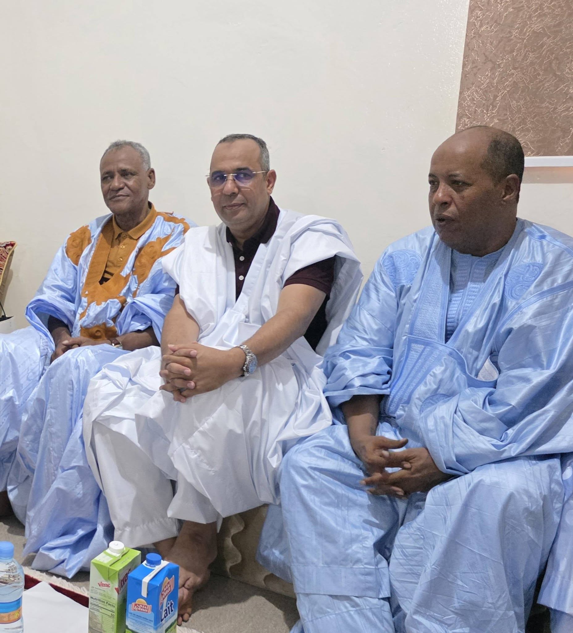 السفير الدمان ولد همر يقيم مأدبة غداء في المذرذرة على شرف وفد حزب الإنصاف