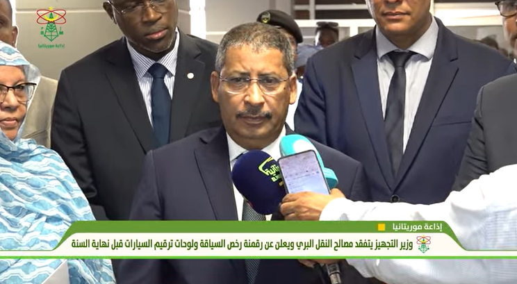 وزارة التجهيز تعلن رقمنة رخص السياقة ولوحات السيارات