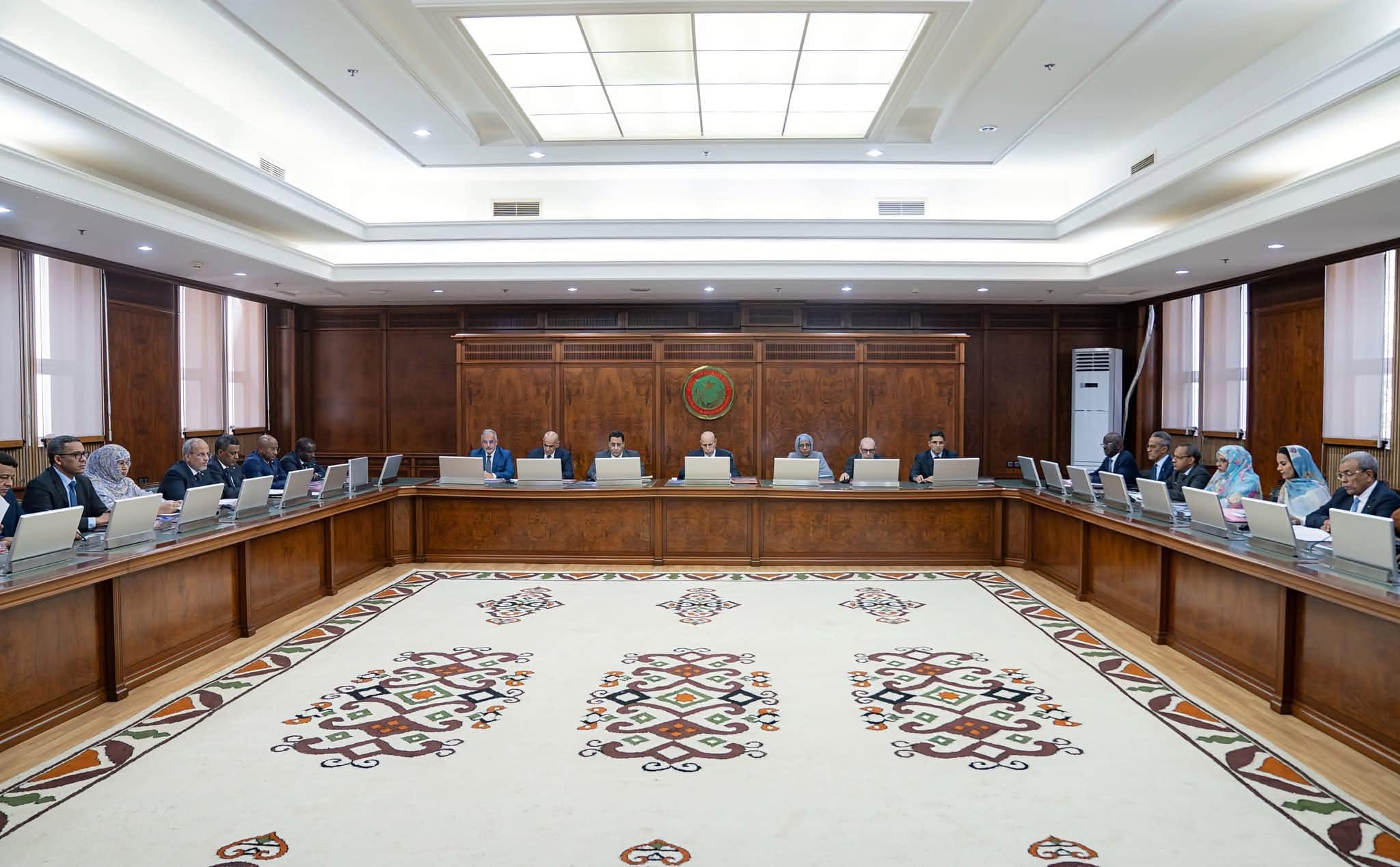 مجلس الوزراء يجري تعيينات ويصادق على مشاريع قوانين ومراسيم (نص البيان)