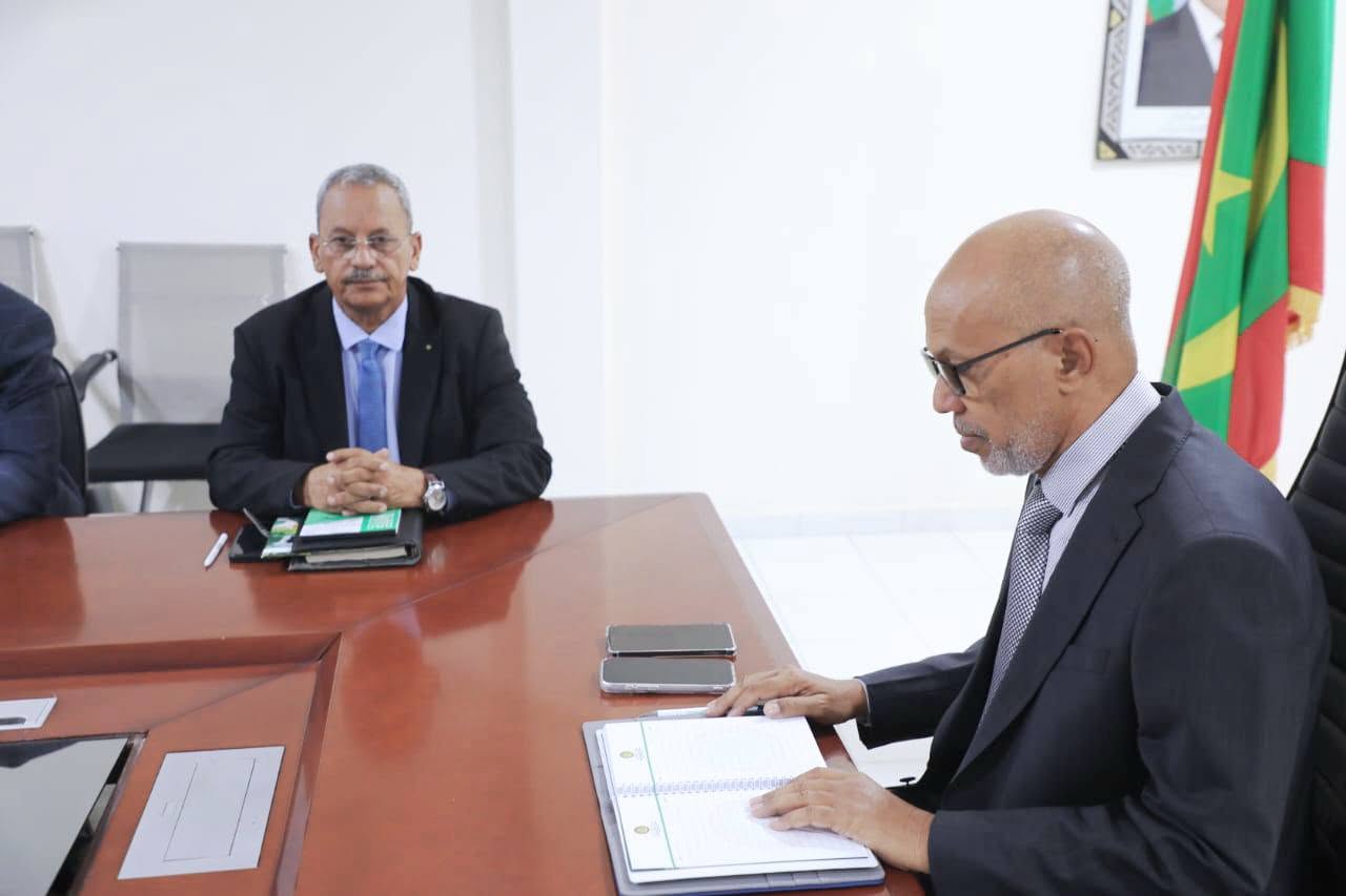 مفوض حقوق الإنسان والعمل الانساني يترأس إجتماع لجنة المدراء