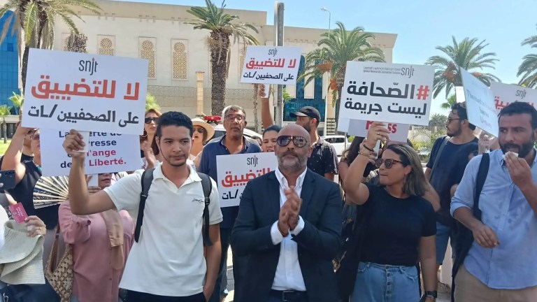 احتجاجات الصحفيين في تونس تتصاعد على خلفية استمرار توقيف عدد من الإعلاميين