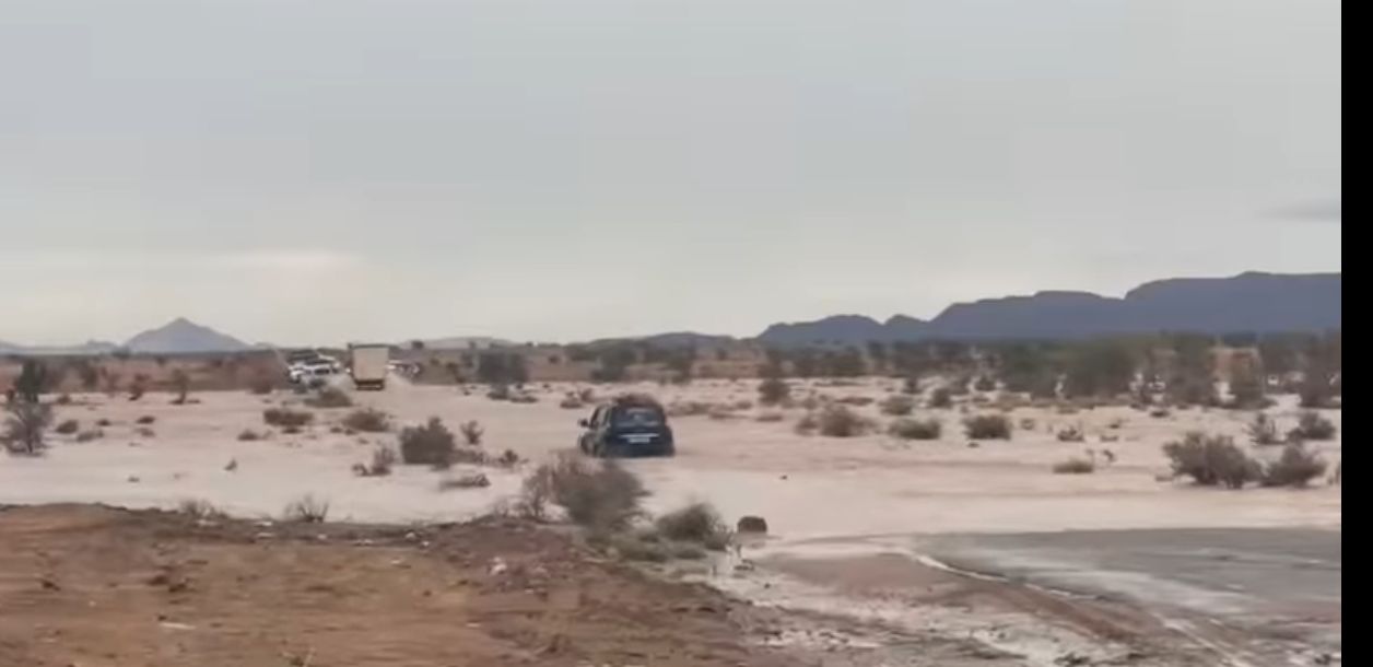 الجيش يتدخل لإغاثة العالقين بعد قطع السيول لطريق افديرك — اتواجيل