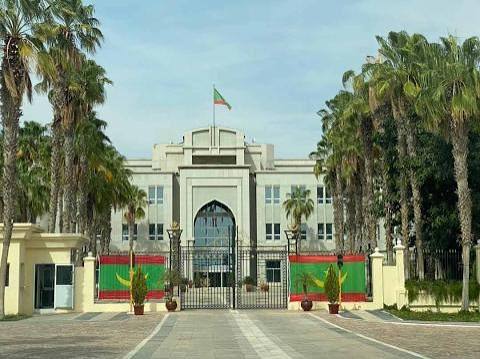 رئيس الجمهورية يبحث سير عمل مستشفى الأنكولوجيا في اجتماع مع طاقمه